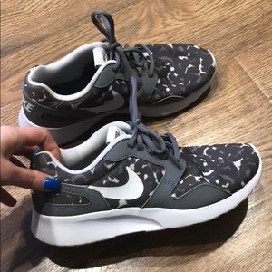 NIKE women’s running shoe